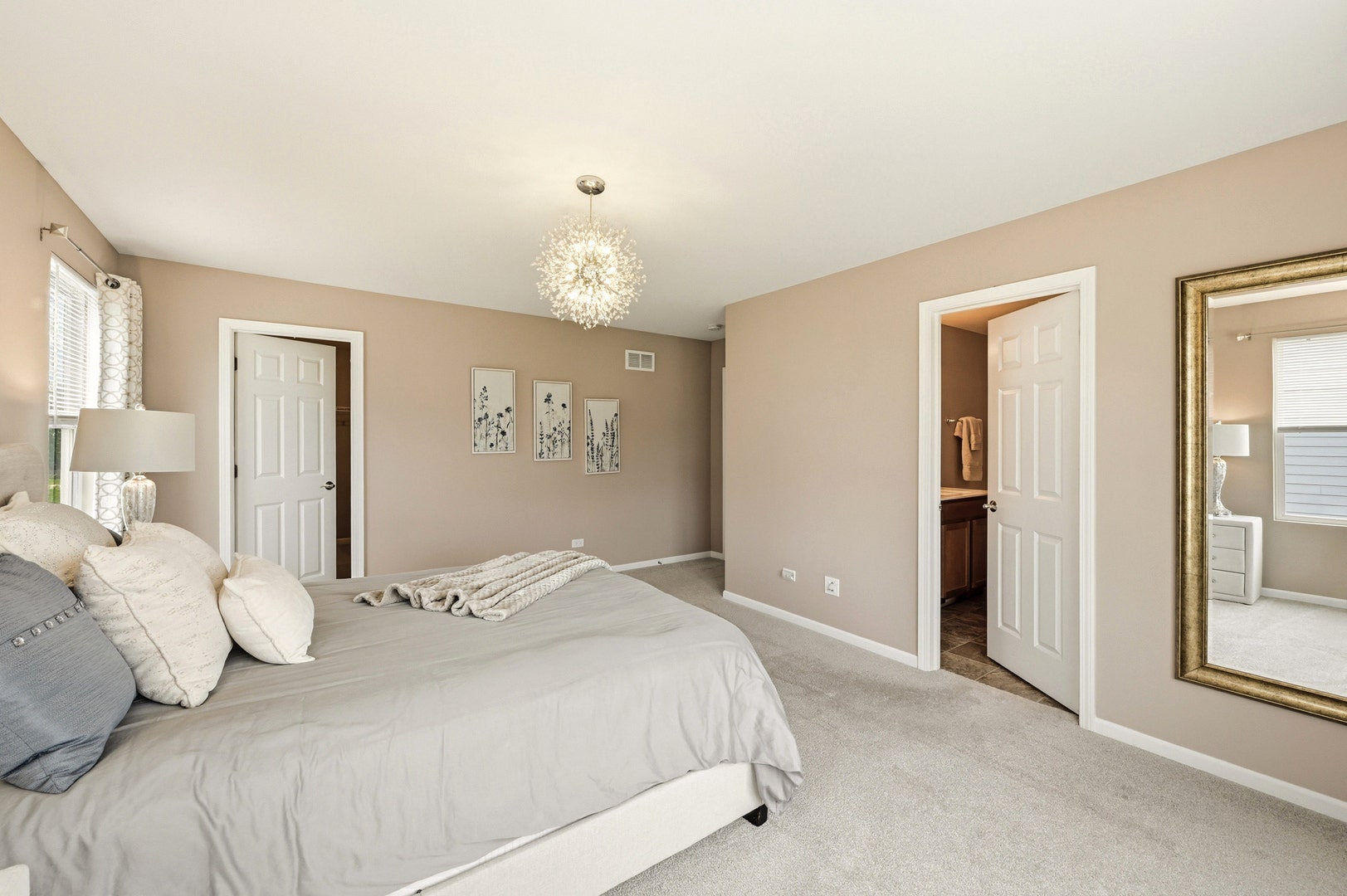 322 Longview Drive, Elgin, IL 60124 322 Longview Drive, Elgin, IL 60124