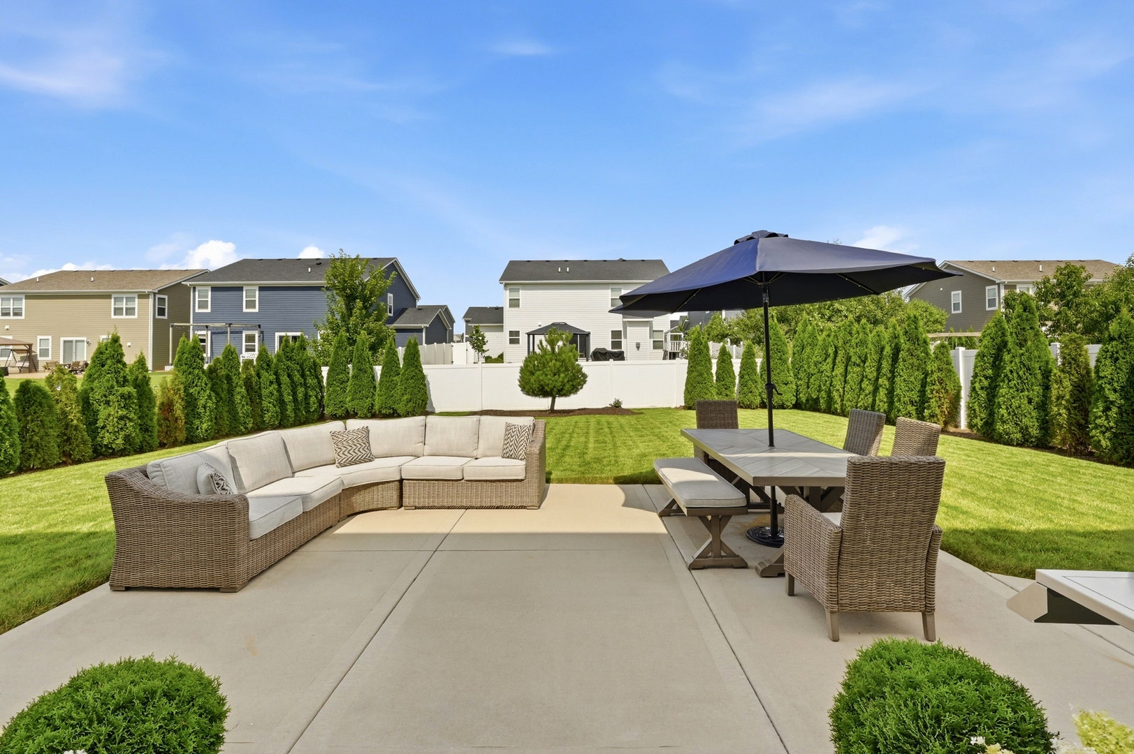 322 Longview Drive, Elgin, IL 60124 322 Longview Drive, Elgin, IL 60124
