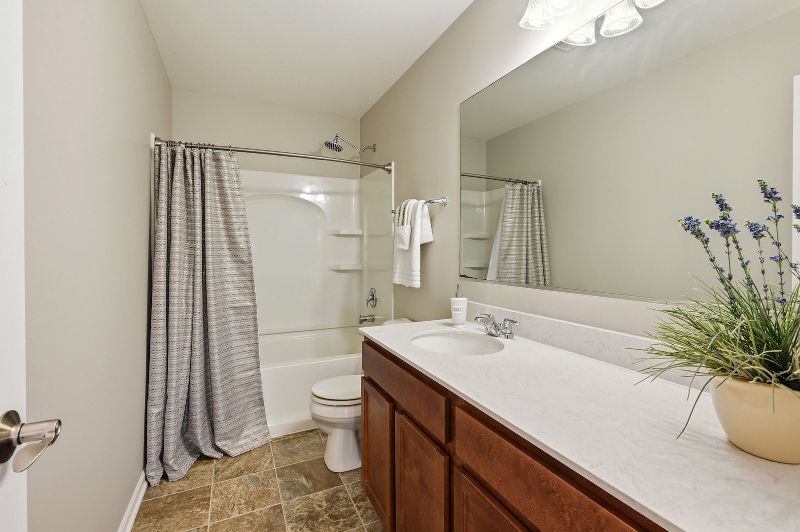 322 Longview Drive, Elgin, IL 60124 322 Longview Drive, Elgin, IL 60124