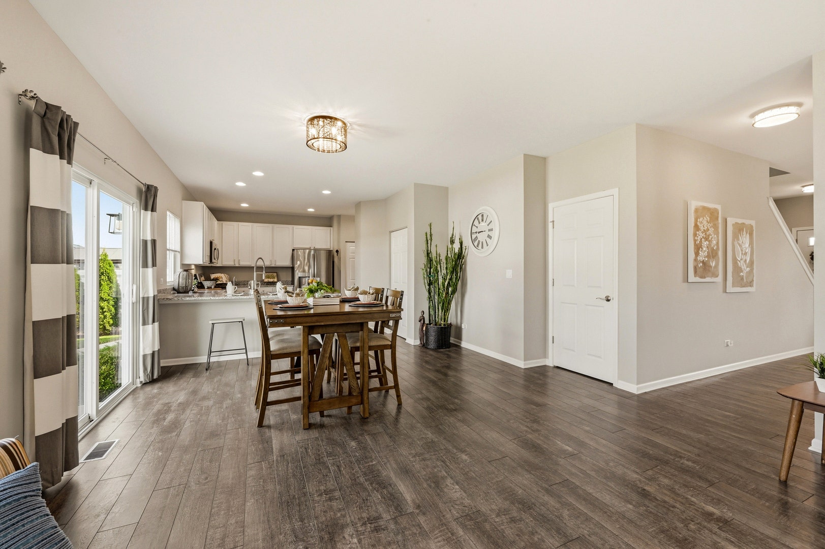 322 Longview Drive, Elgin, IL 60124 322 Longview Drive, Elgin, IL 60124