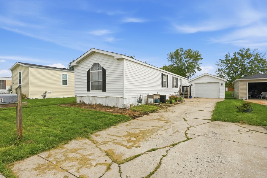 Property photo for 141 Flamingo Drive, Beecher, IL