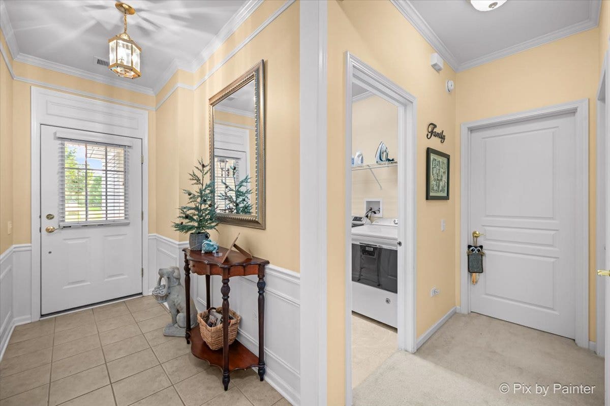 2892 Edgewater Drive, Elgin, IL 60124 2892 Edgewater Drive, Elgin, IL 60124