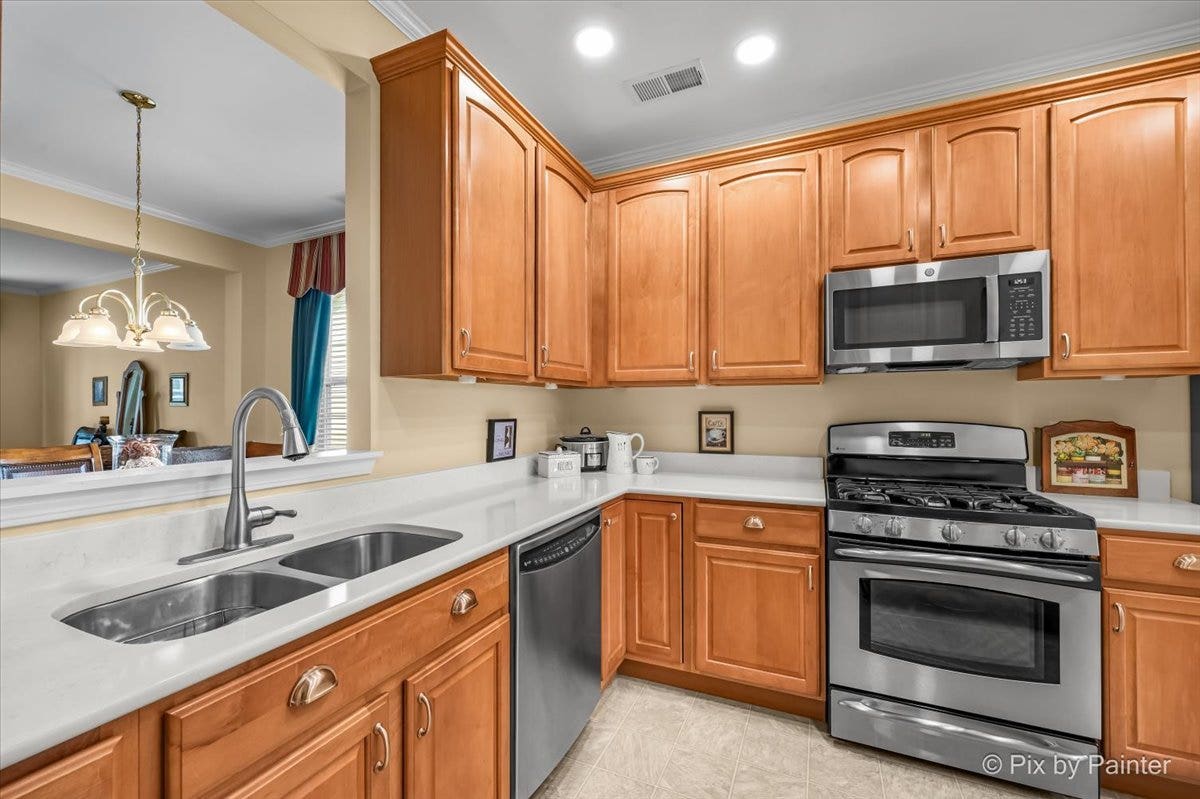 2892 Edgewater Drive, Elgin, IL 60124 2892 Edgewater Drive, Elgin, IL 60124