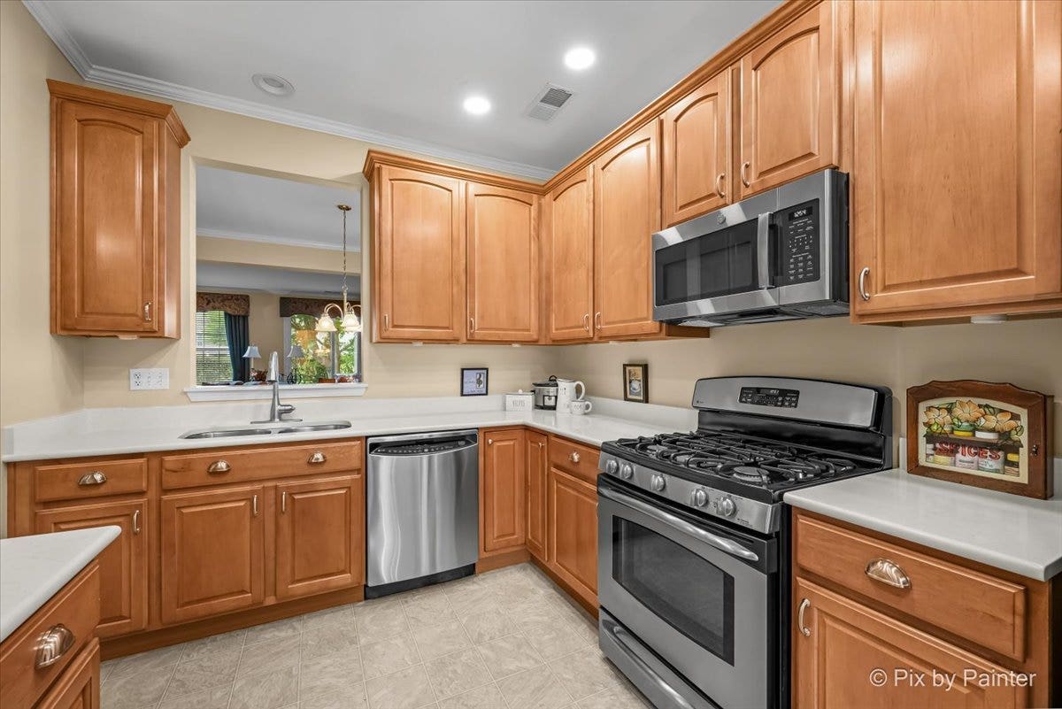 2892 Edgewater Drive, Elgin, IL 60124 2892 Edgewater Drive, Elgin, IL 60124