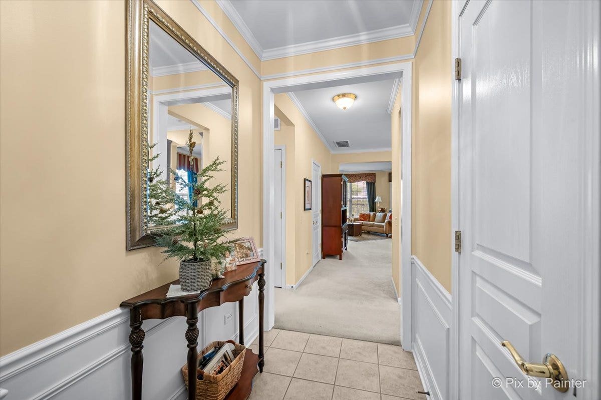 2892 Edgewater Drive, Elgin, IL 60124 2892 Edgewater Drive, Elgin, IL 60124