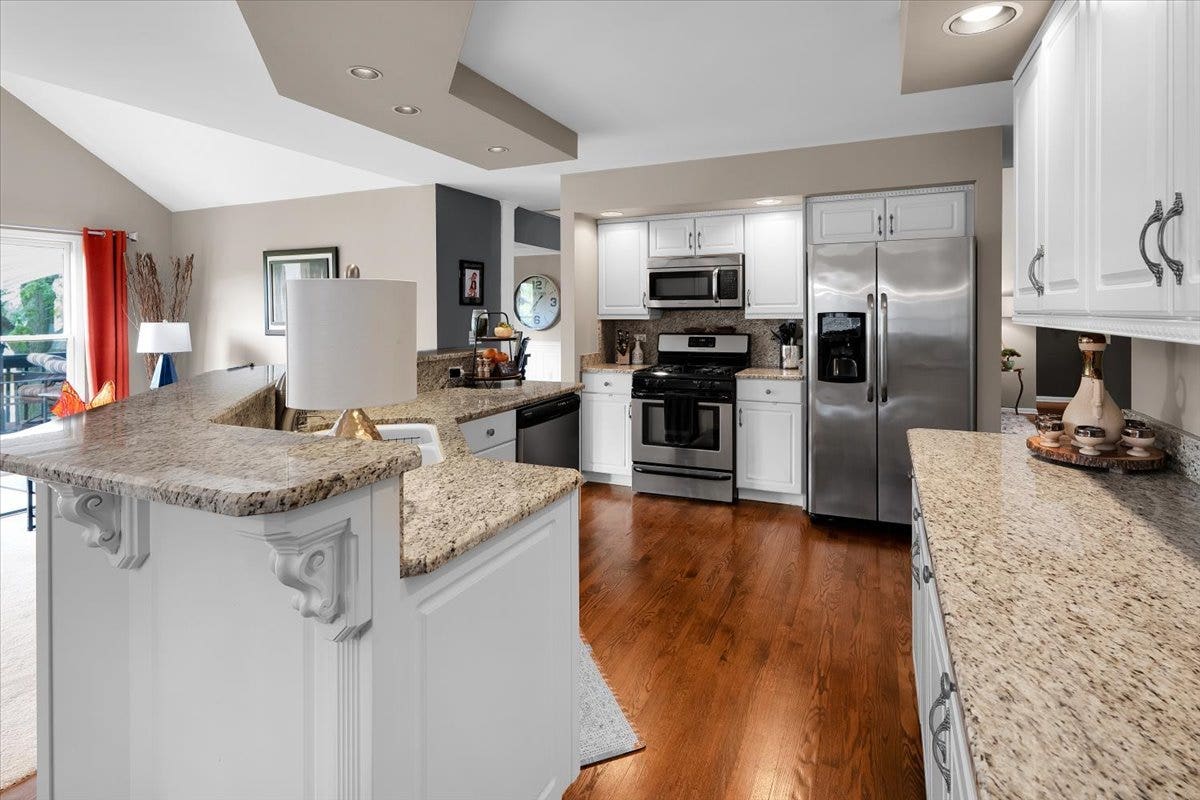 565 Blackberry Ridge Drive, Aurora, IL 60506 565 Blackberry Ridge Drive, Aurora, IL 60506