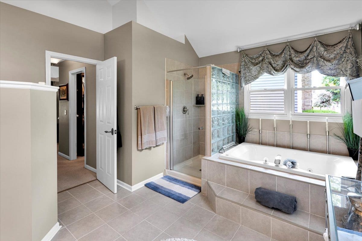 565 Blackberry Ridge Drive, Aurora, IL 60506 565 Blackberry Ridge Drive, Aurora, IL 60506