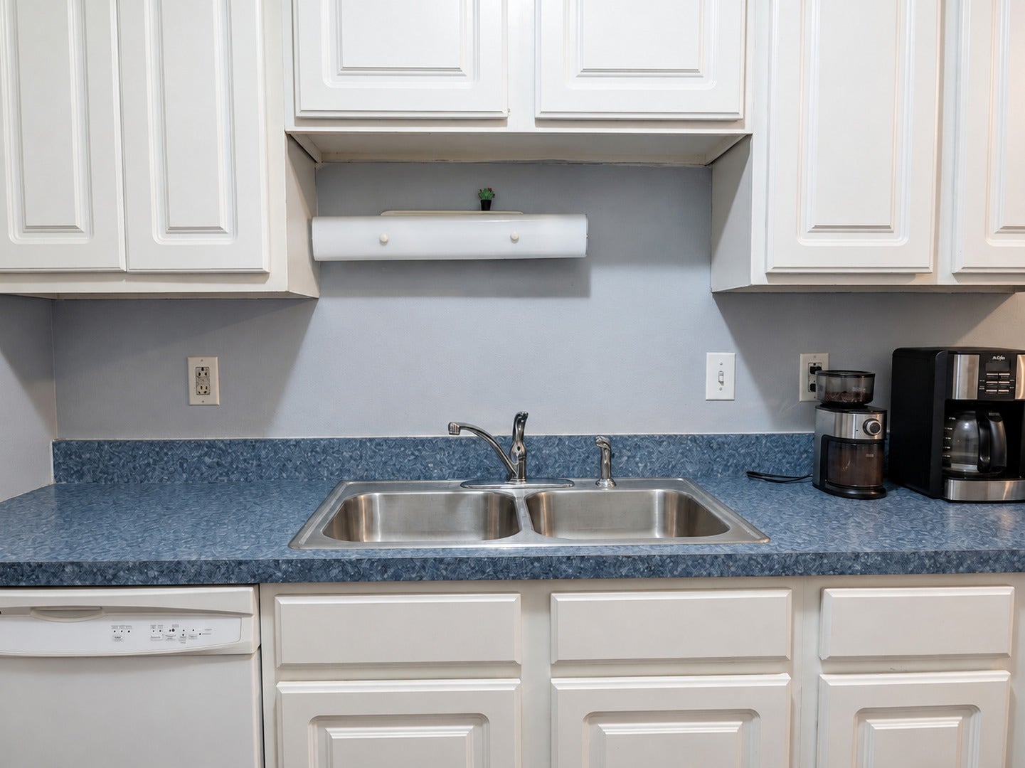 2000 Tall Oaks Drive, #1A, Aurora, IL 60505 2000 Tall Oaks Drive, #1A, Aurora, IL 60505