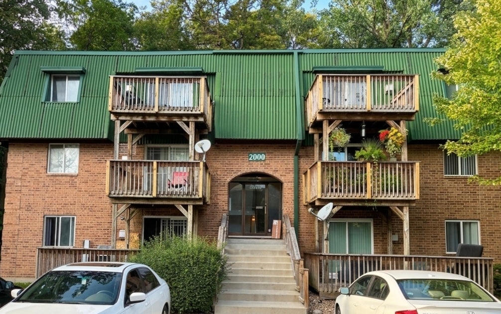 2000 Tall Oaks Drive, #1A, Aurora, IL 60505 2000 Tall Oaks Drive, #1A, Aurora, IL 60505