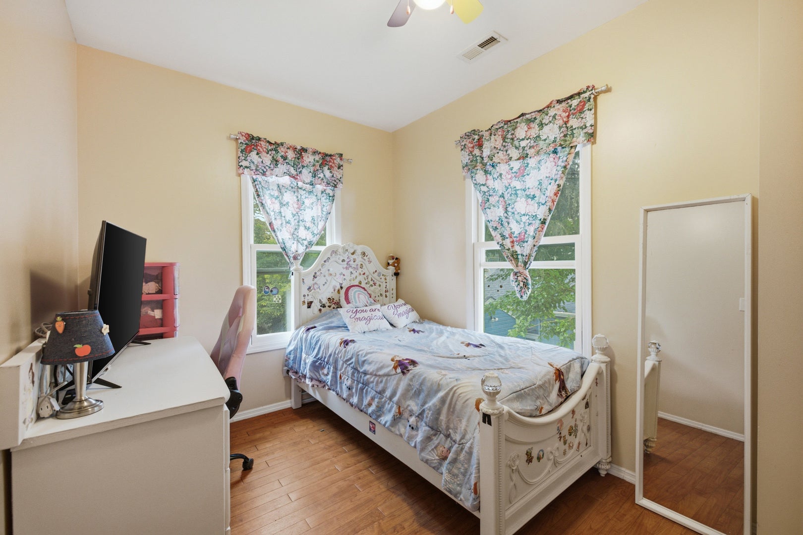 459 N Spring Street, Elgin, IL 60120 459 N Spring Street, Elgin, IL 60120