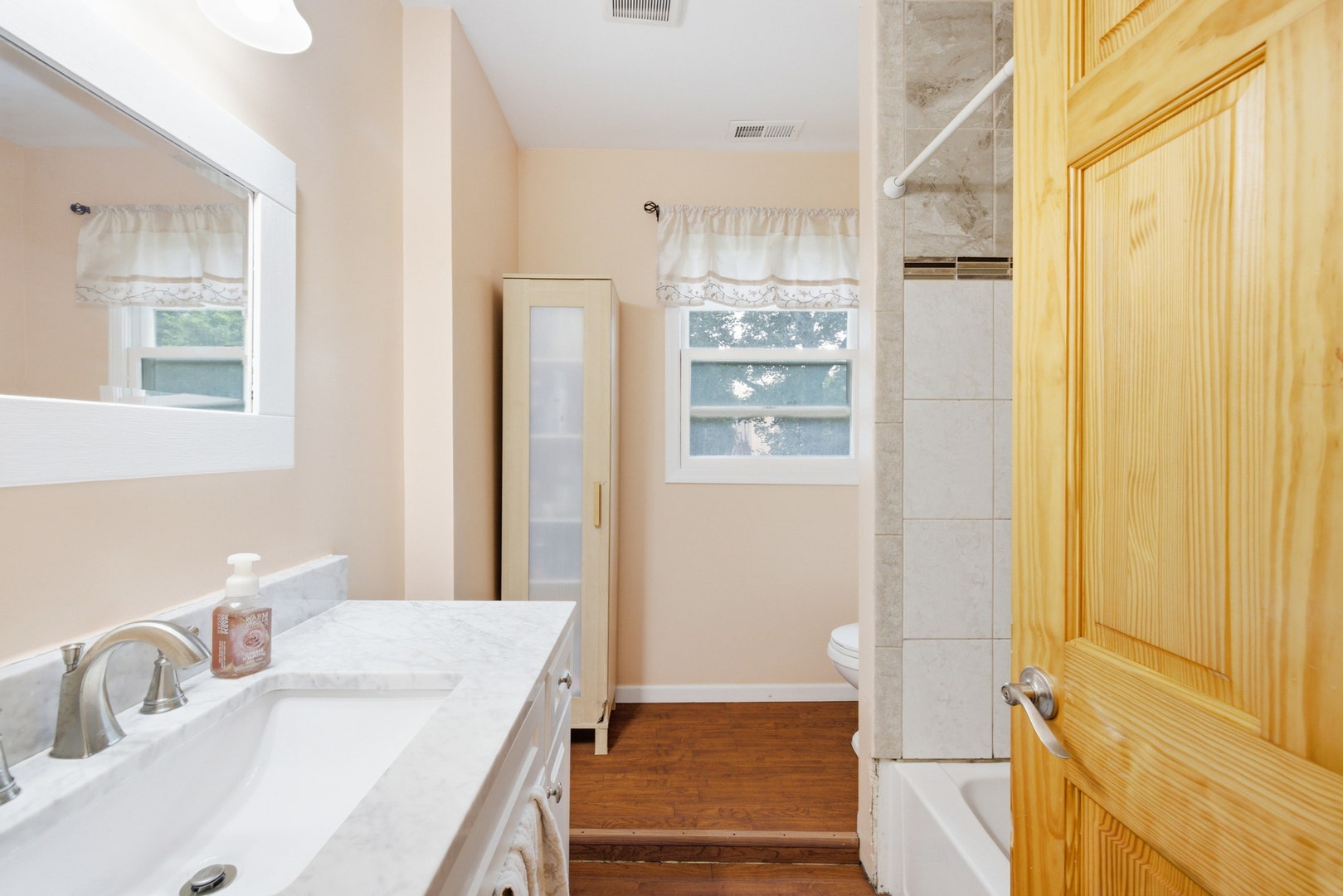 459 N Spring Street, Elgin, IL 60120 459 N Spring Street, Elgin, IL 60120