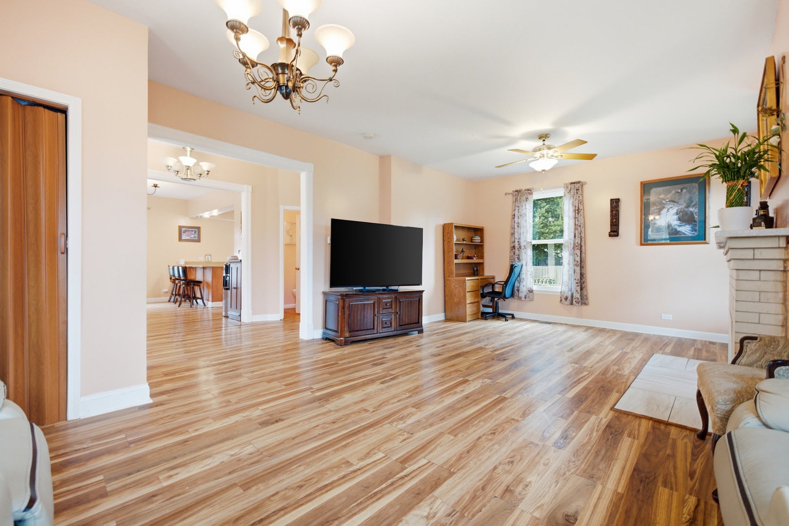 459 N Spring Street, Elgin, IL 60120 459 N Spring Street, Elgin, IL 60120