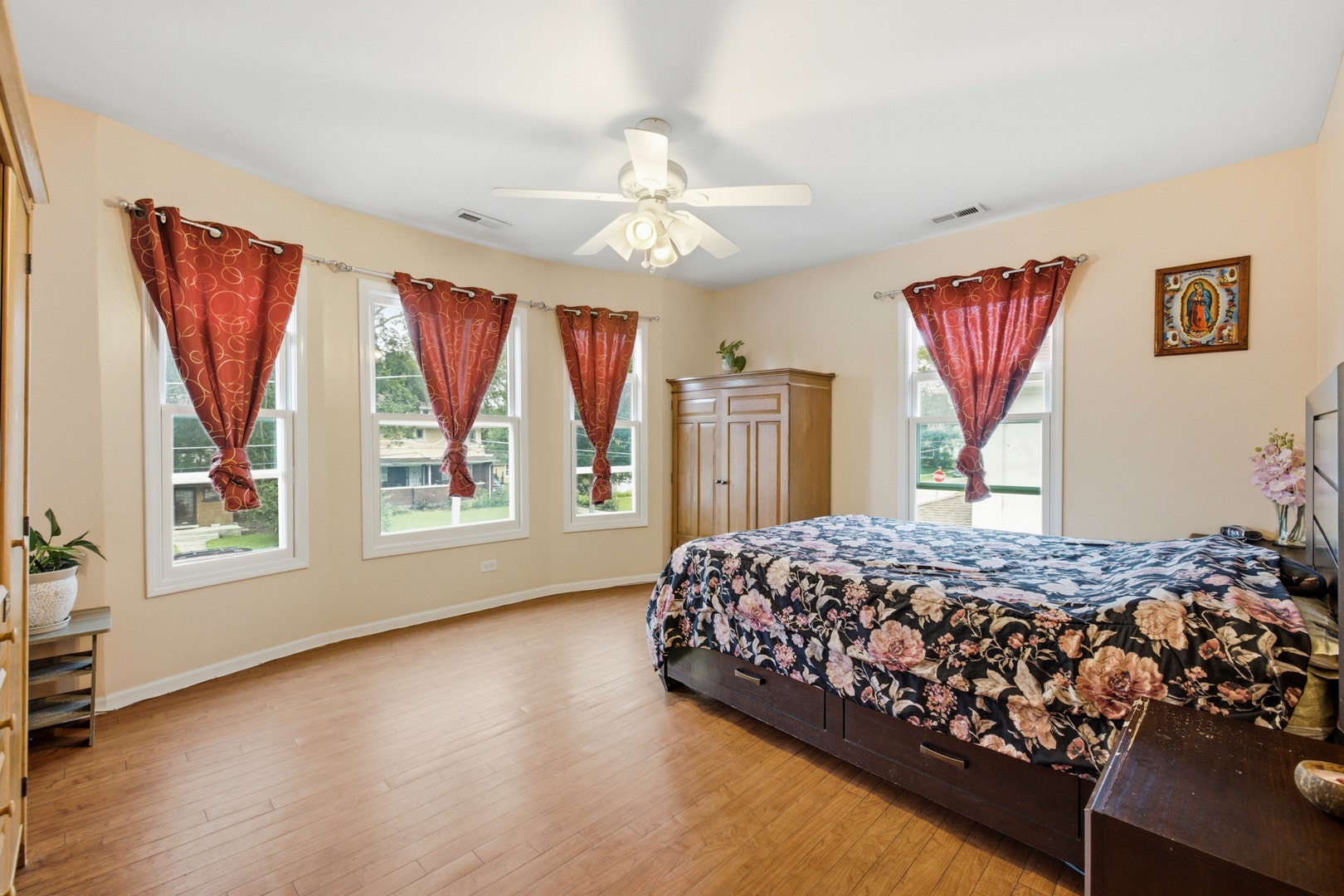 459 N Spring Street, Elgin, IL 60120 459 N Spring Street, Elgin, IL 60120