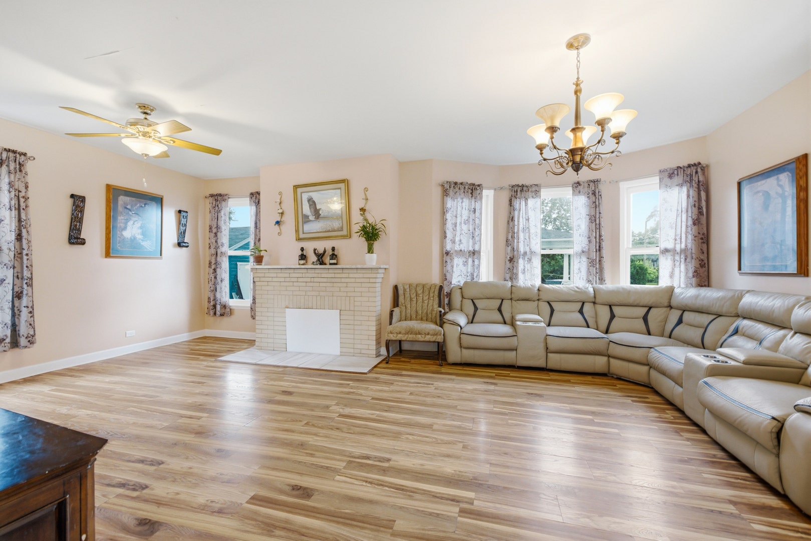 459 N Spring Street, Elgin, IL 60120 459 N Spring Street, Elgin, IL 60120