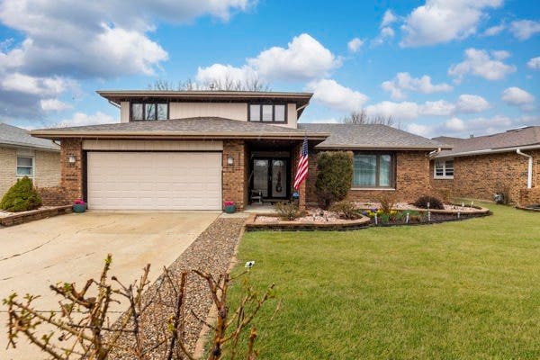 Property photo for 8058 Circle Drive, Palos Hills, IL