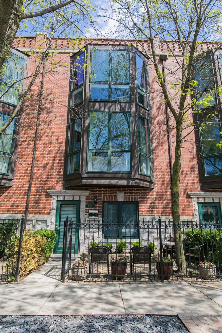 Property photo for 2005 N HOYNE Avenue, Chicago, IL