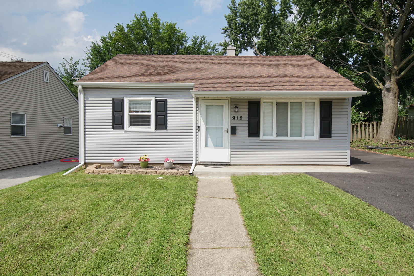 Welcome home 912 Harriet Ave.