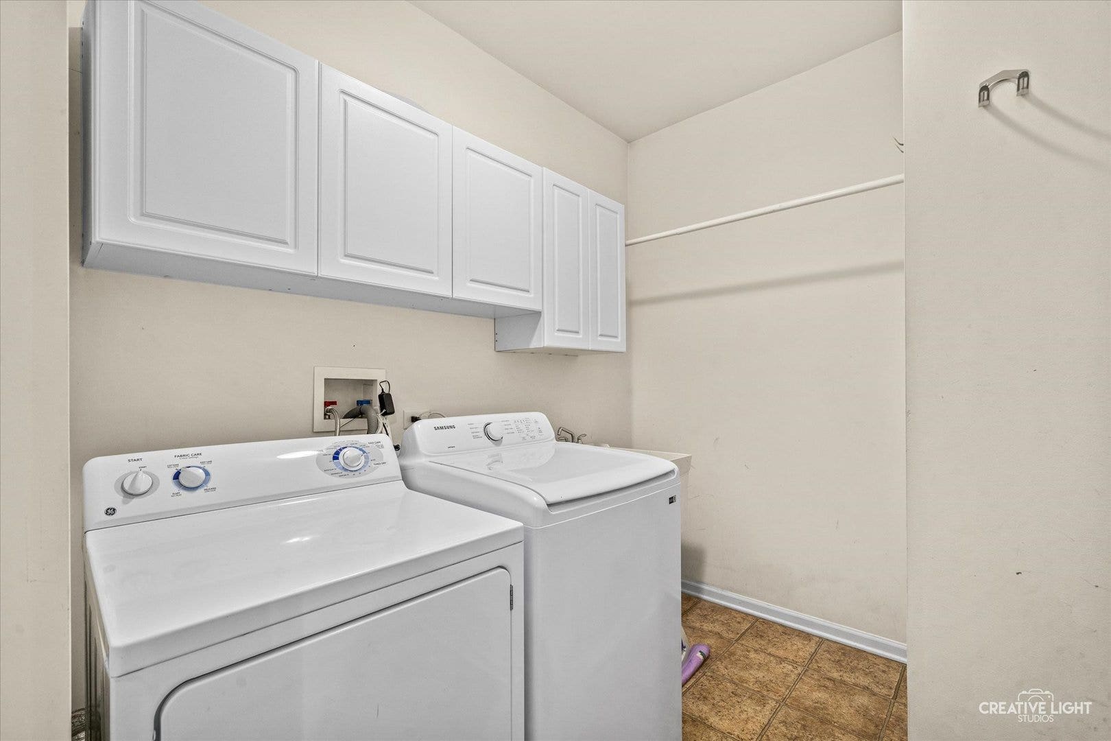 1123 Pine Valley Court, Elgin, IL 60124 1123 Pine Valley Court, Elgin, IL 60124