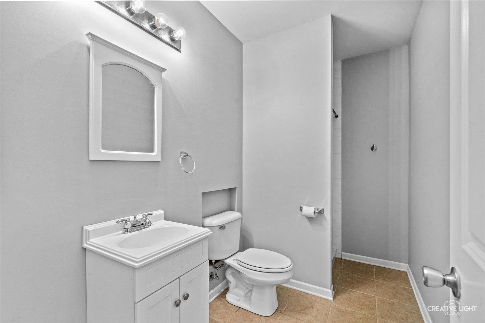 1123 Pine Valley Court, Elgin, IL 60124 Full bathroom in basement!