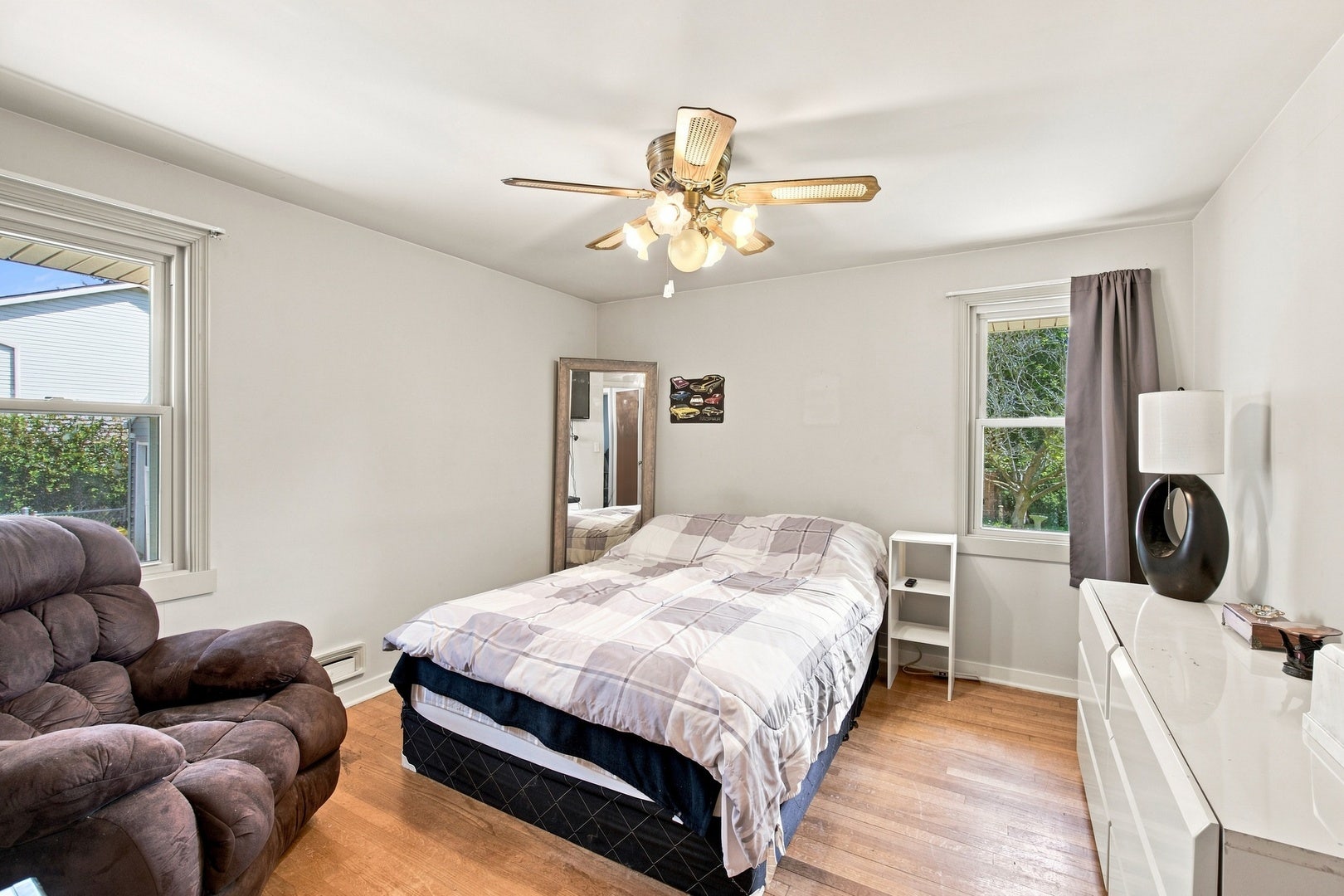 121 S Commonwealth Avenue, Elgin, IL 60123 121 S Commonwealth Avenue, Elgin, IL 60123