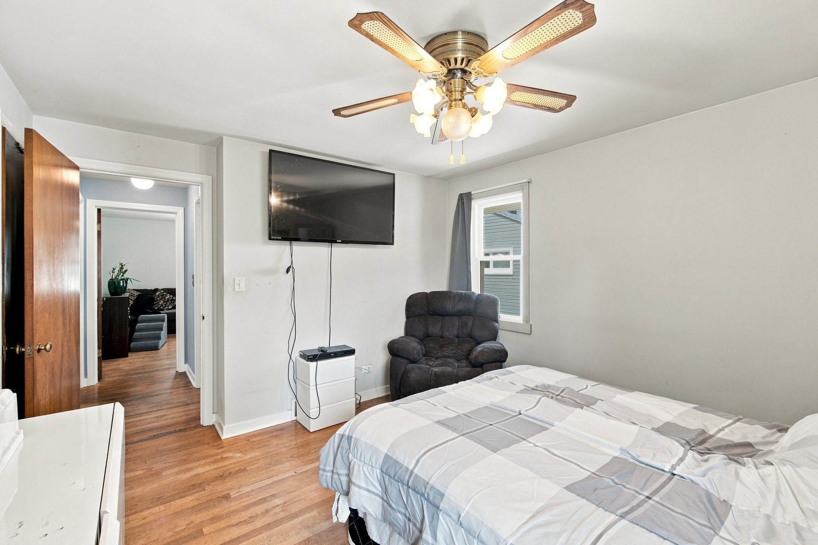 121 S Commonwealth Avenue, Elgin, IL 60123 121 S Commonwealth Avenue, Elgin, IL 60123