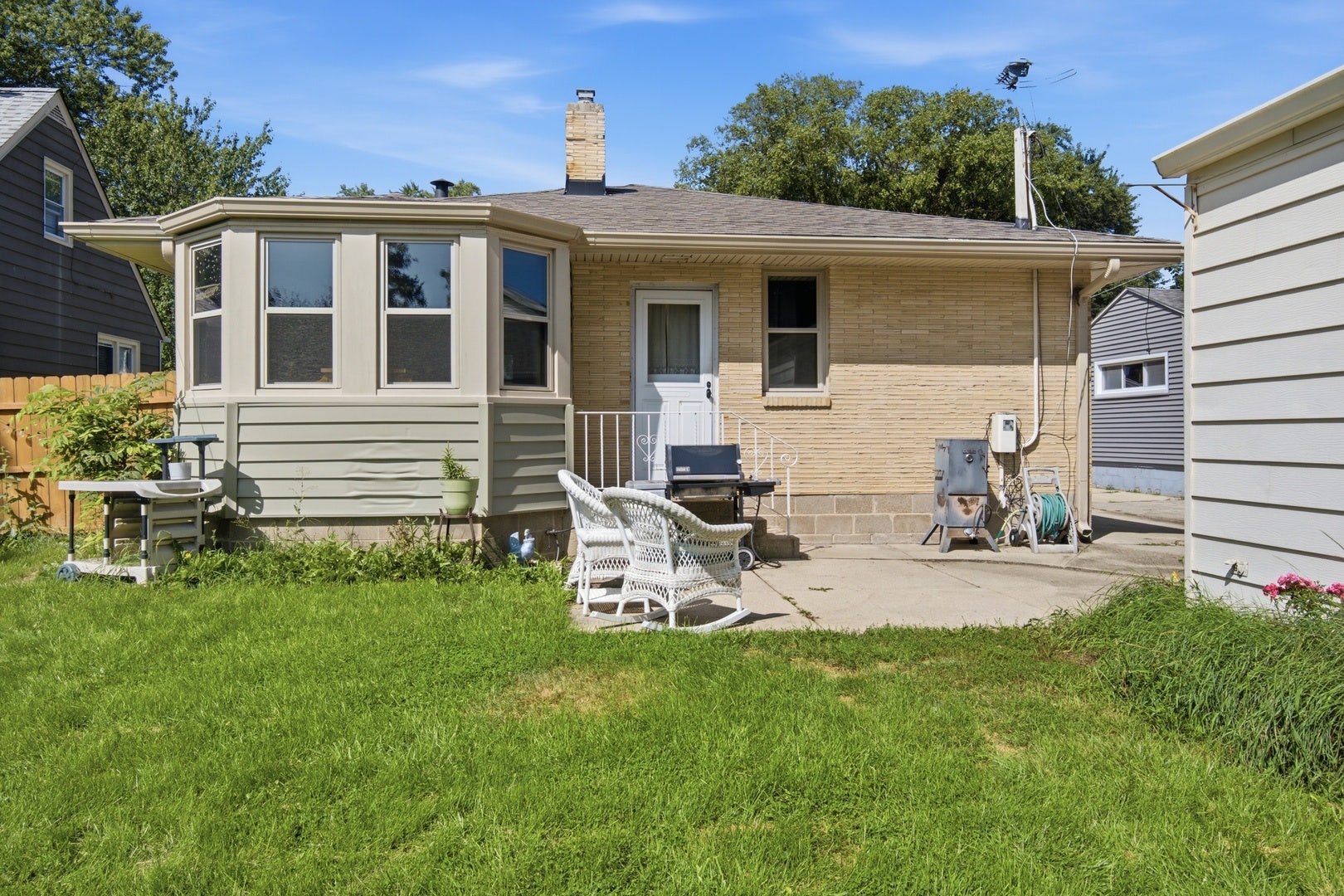 121 S Commonwealth Avenue, Elgin, IL 60123 121 S Commonwealth Avenue, Elgin, IL 60123