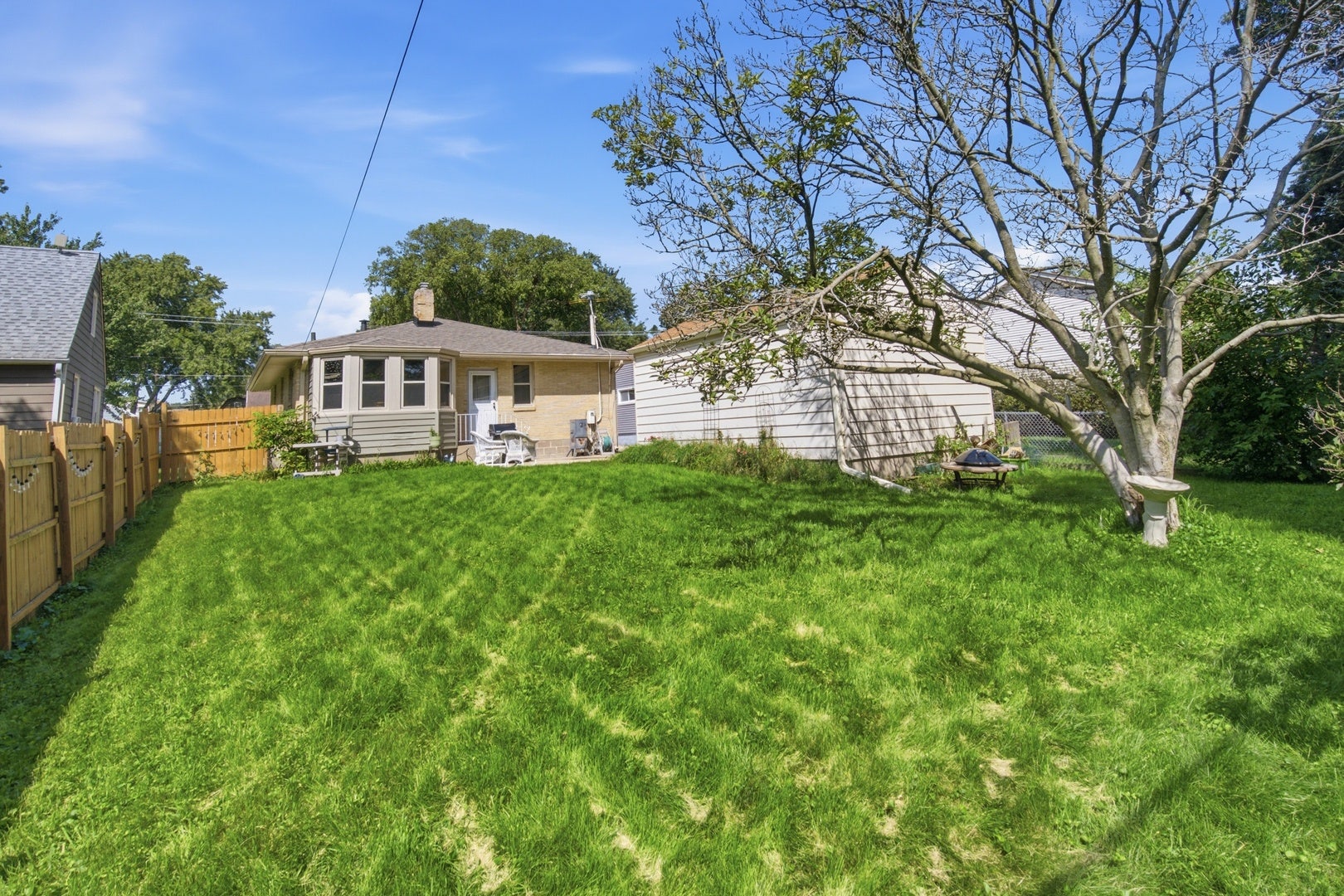 121 S Commonwealth Avenue, Elgin, IL 60123 121 S Commonwealth Avenue, Elgin, IL 60123