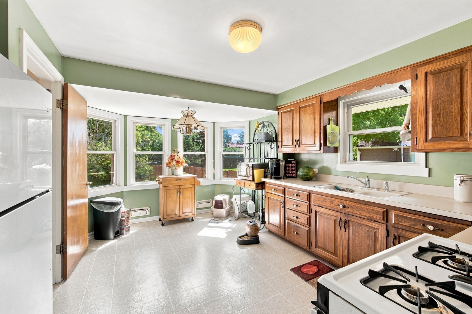 121 S Commonwealth Avenue, Elgin, IL 60123 121 S Commonwealth Avenue, Elgin, IL 60123
