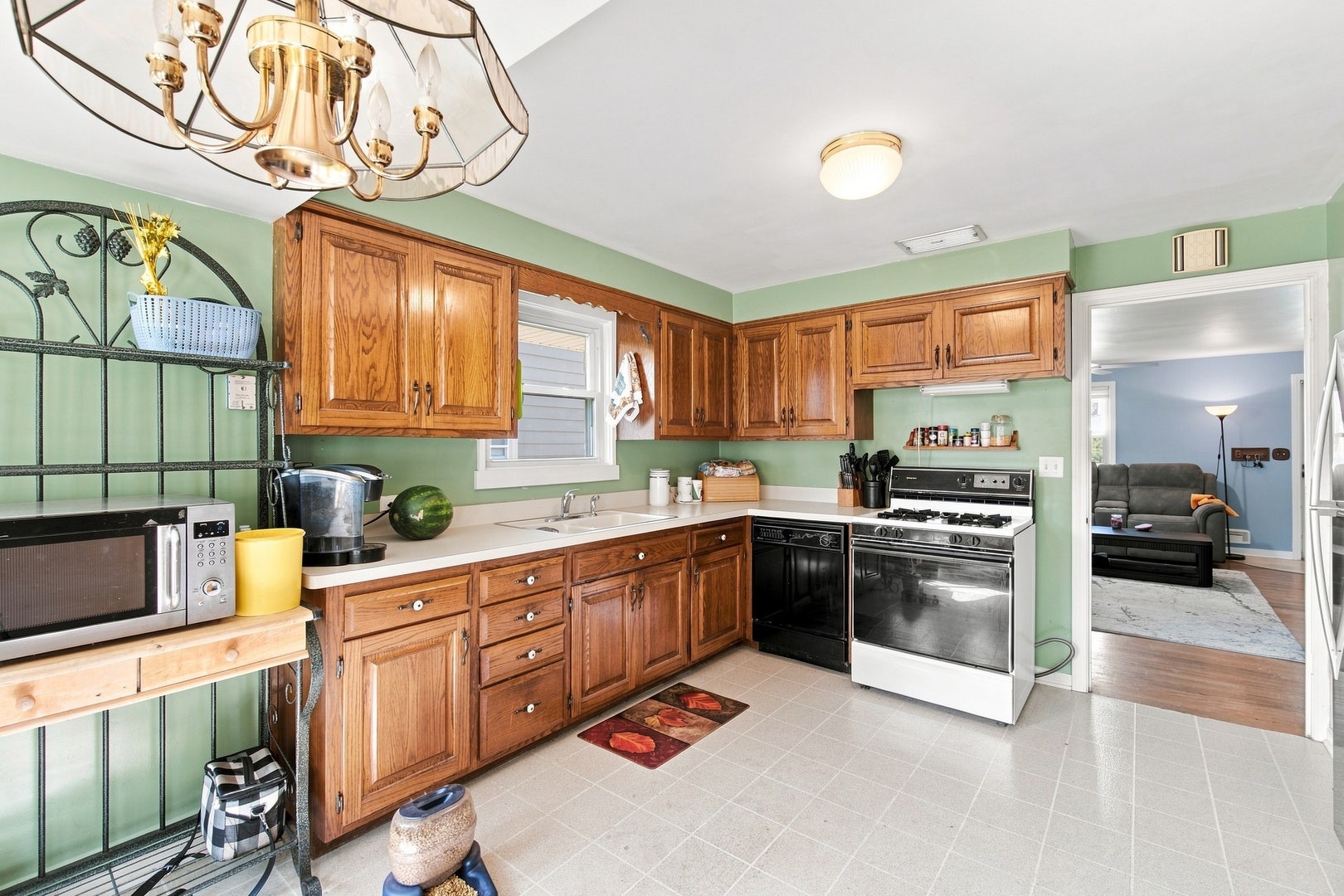 121 S Commonwealth Avenue, Elgin, IL 60123 121 S Commonwealth Avenue, Elgin, IL 60123