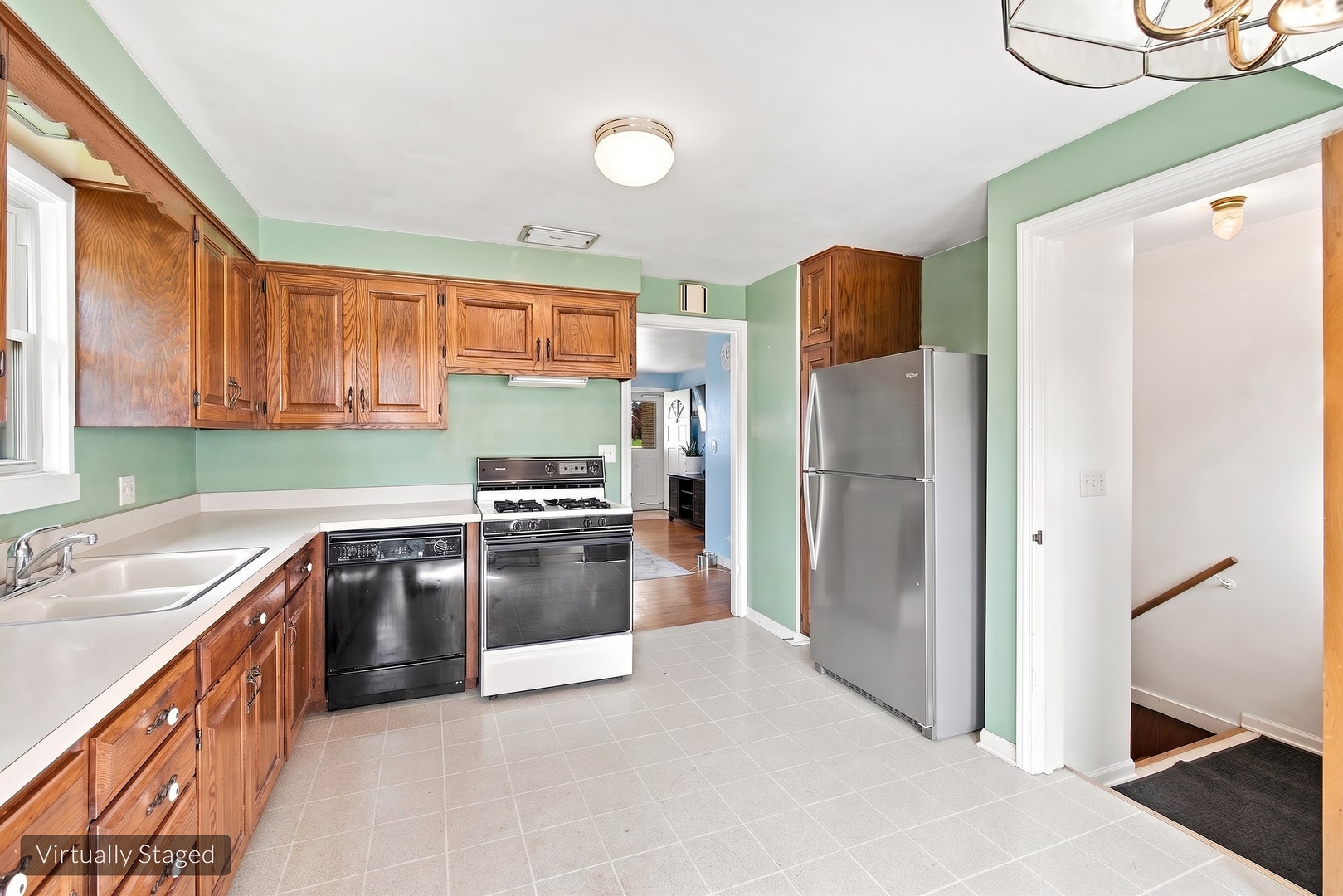 121 S Commonwealth Avenue, Elgin, IL 60123 121 S Commonwealth Avenue, Elgin, IL 60123