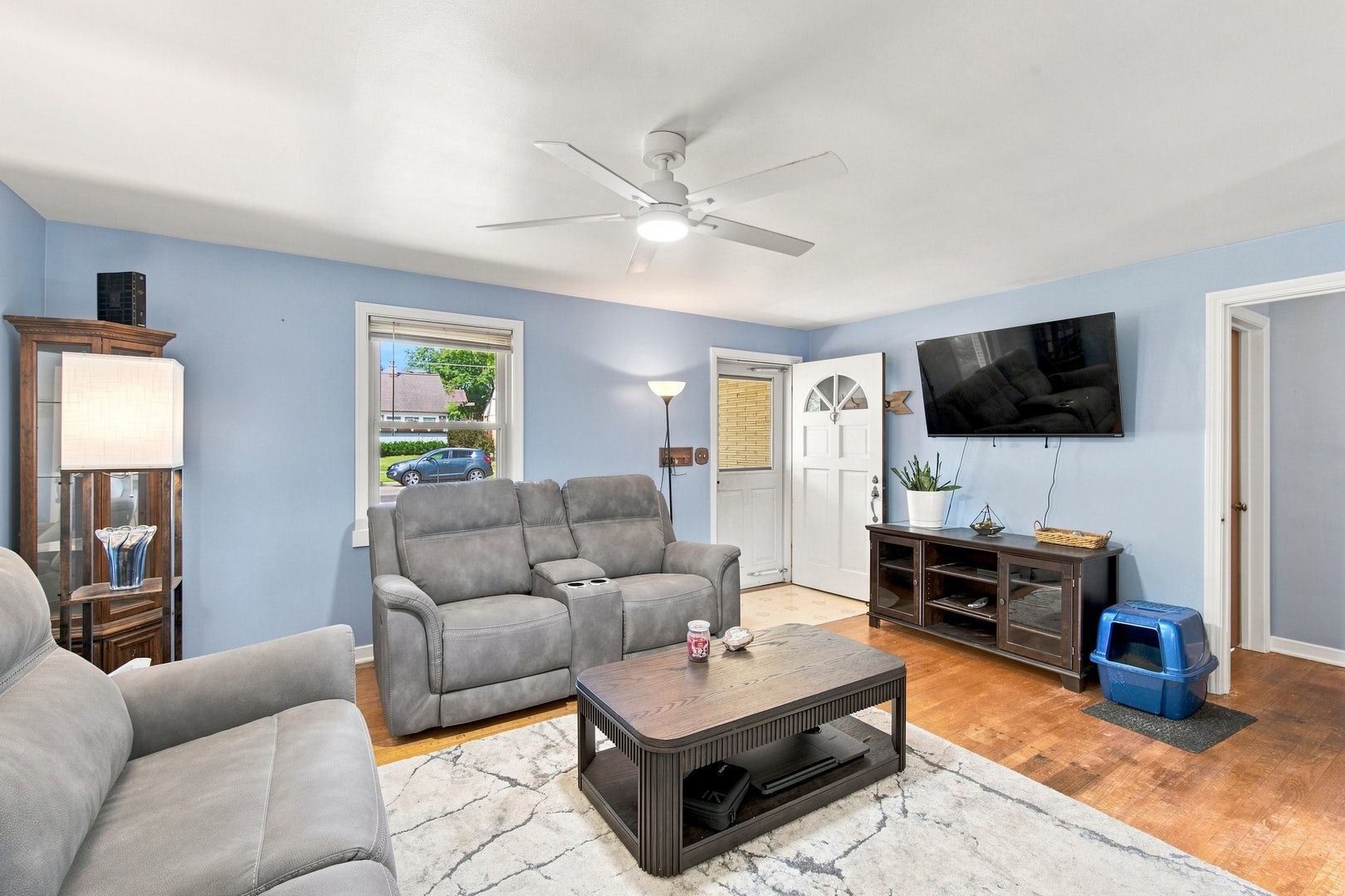 121 S Commonwealth Avenue, Elgin, IL 60123 121 S Commonwealth Avenue, Elgin, IL 60123