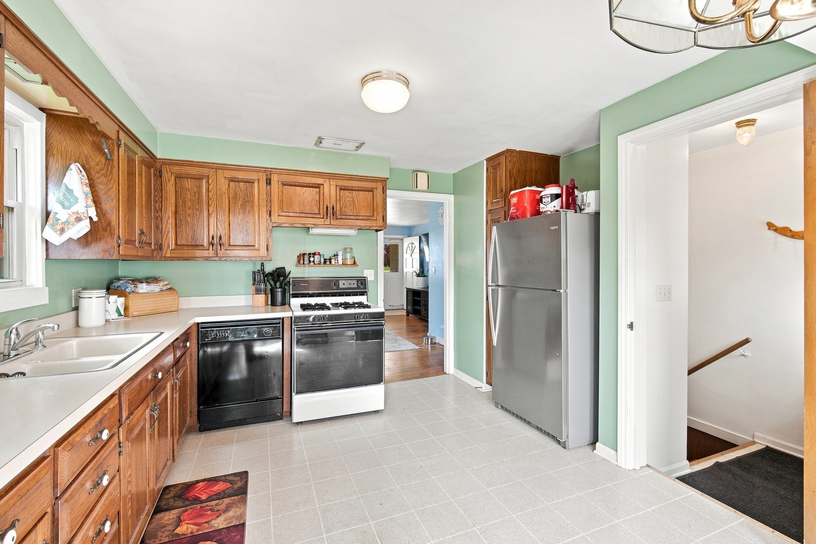 121 S Commonwealth Avenue, Elgin, IL 60123 121 S Commonwealth Avenue, Elgin, IL 60123