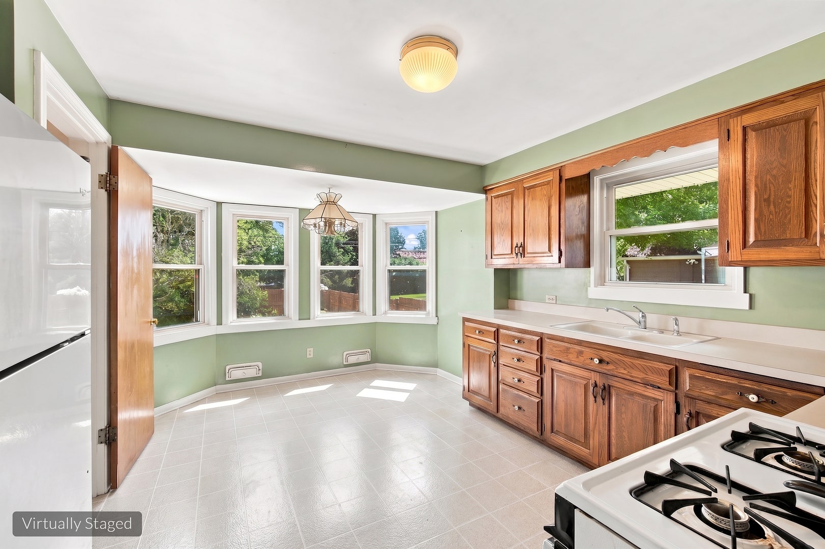 121 S Commonwealth Avenue, Elgin, IL 60123 121 S Commonwealth Avenue, Elgin, IL 60123