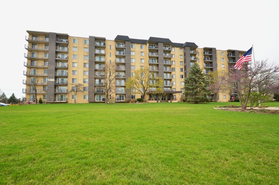 Property photo for 5400 Walnut Avenue, #111, Downers Grove, IL