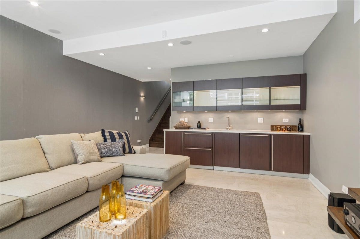 1842 N WOOD Street, Chicago, IL 60622 1842 N WOOD Street, Chicago, IL 60622