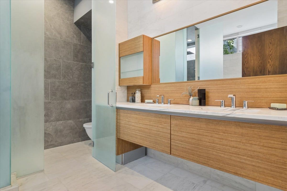 1842 N WOOD Street, Chicago, IL 60622 1842 N WOOD Street, Chicago, IL 60622
