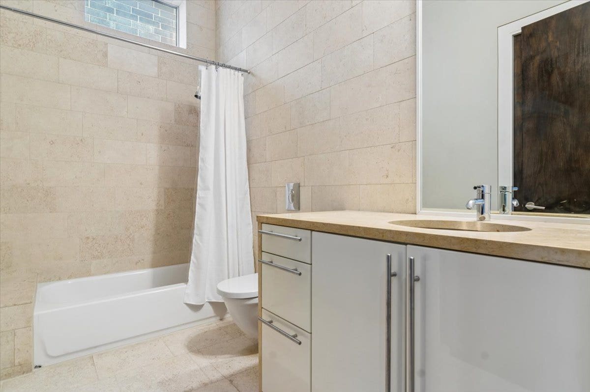 1842 N WOOD Street, Chicago, IL 60622 1842 N WOOD Street, Chicago, IL 60622