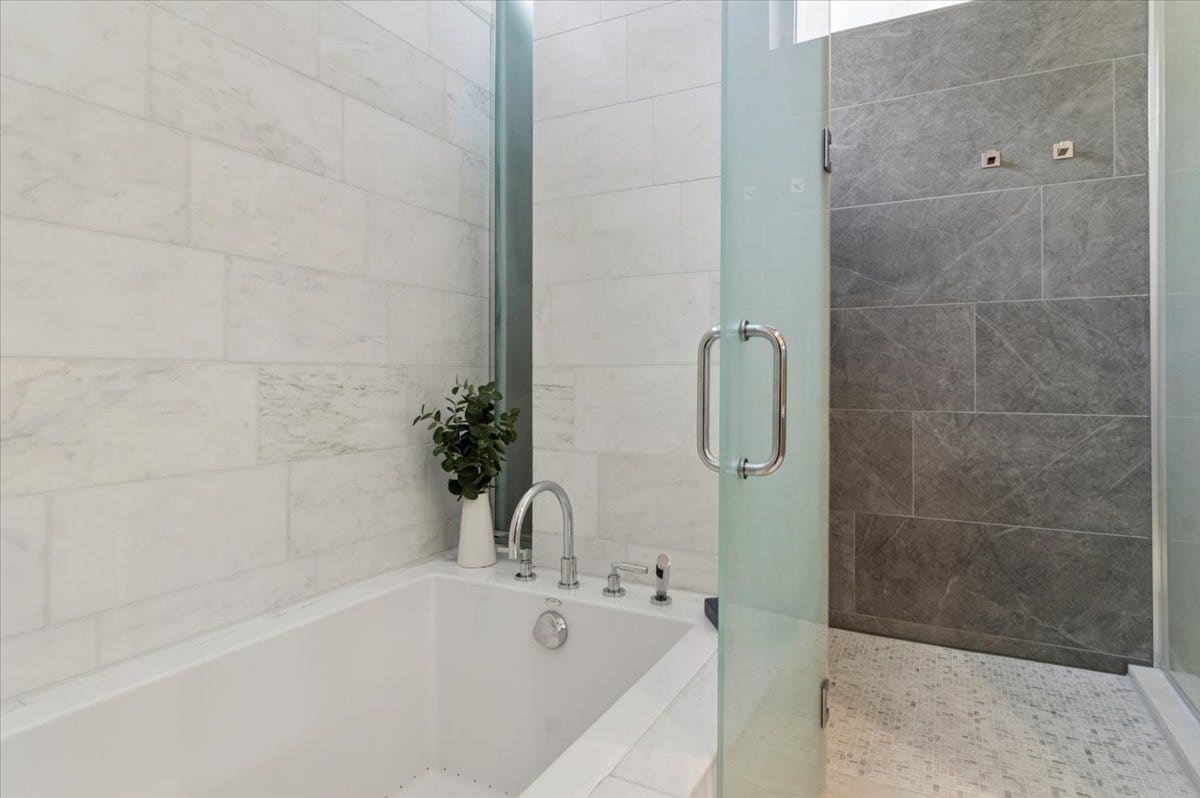 1842 N WOOD Street, Chicago, IL 60622 1842 N WOOD Street, Chicago, IL 60622