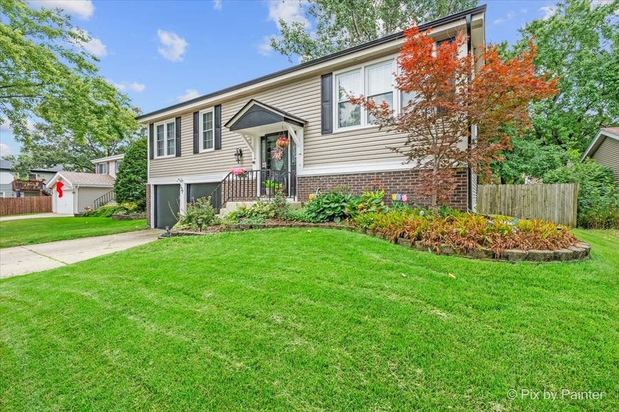 Property photo for 527 Cottonwood Circle, Bolingbrook, IL