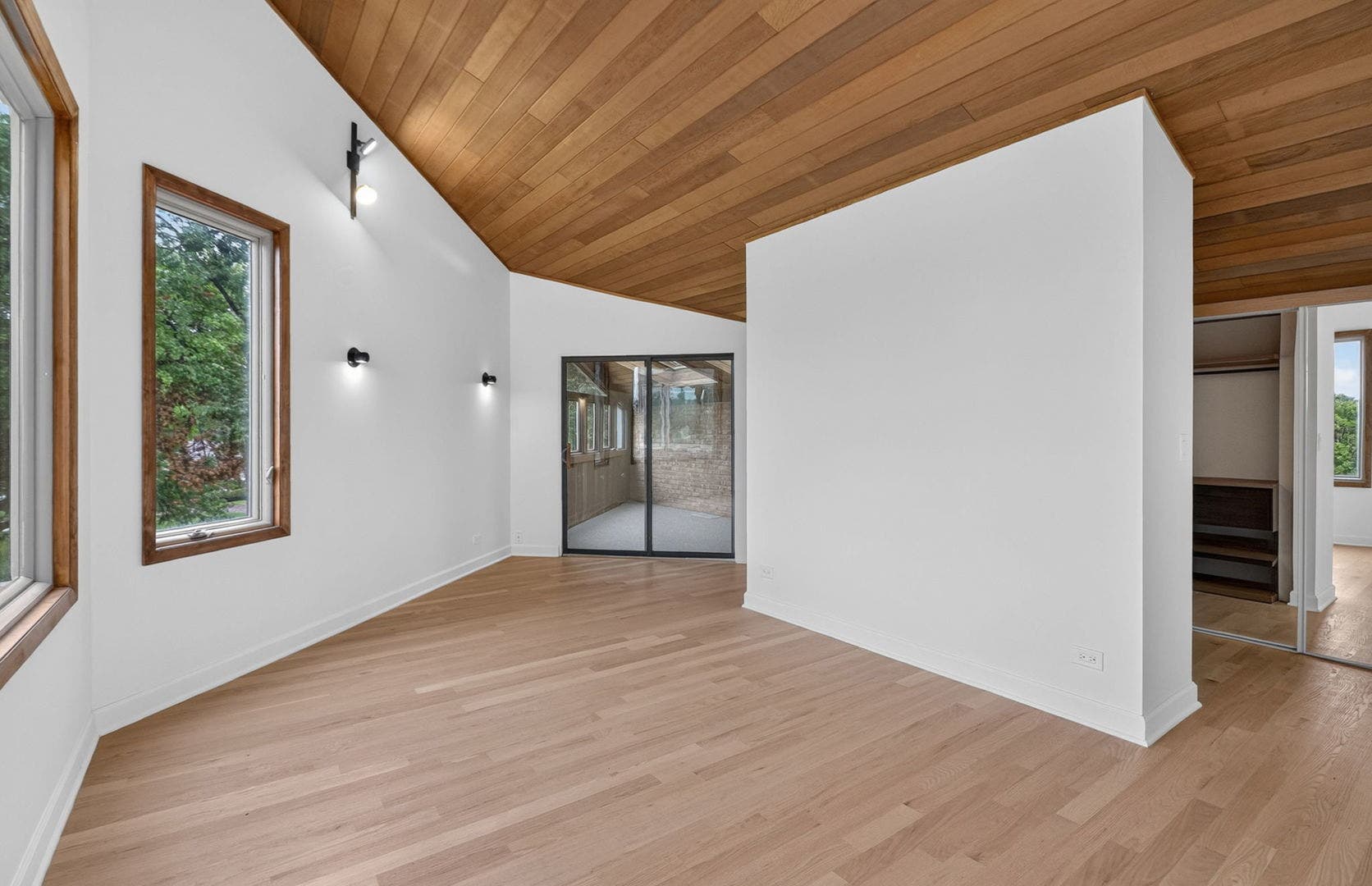 42 Royal Vale Drive, Oak Brook, IL 60523 The Primary Suite includes a dressing area, built-