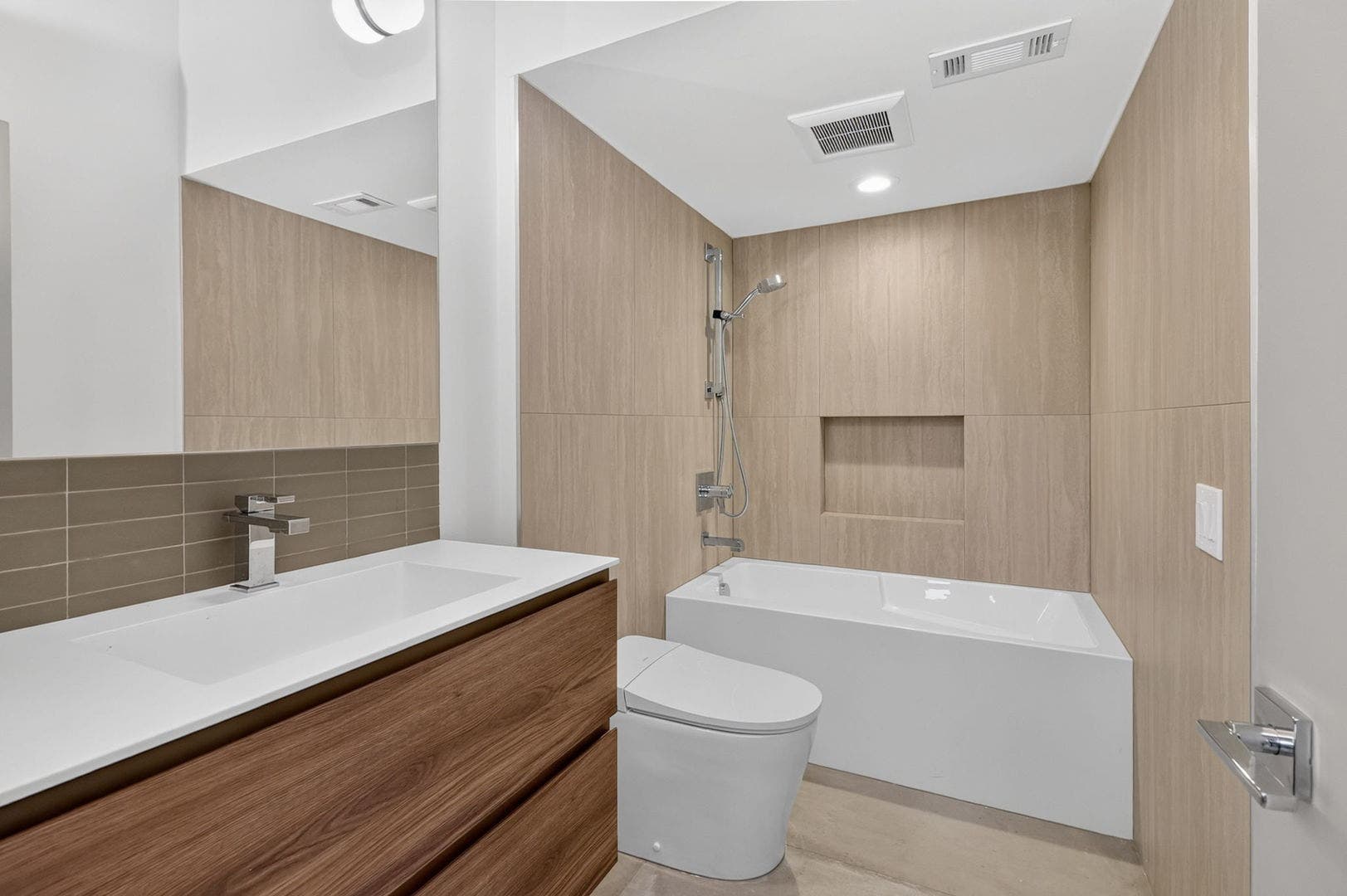 42 Royal Vale Drive, Oak Brook, IL 60523 The third Full Bathroom is on the Second Level and