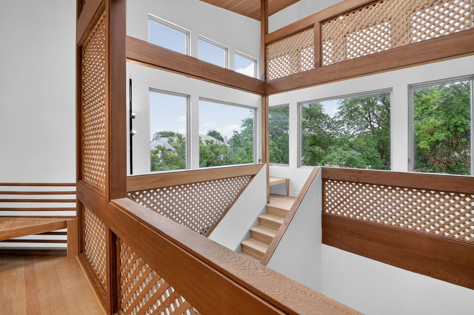42 Royal Vale Drive, Oak Brook, IL 60523 The light-filtering two story Staircase/atrium is