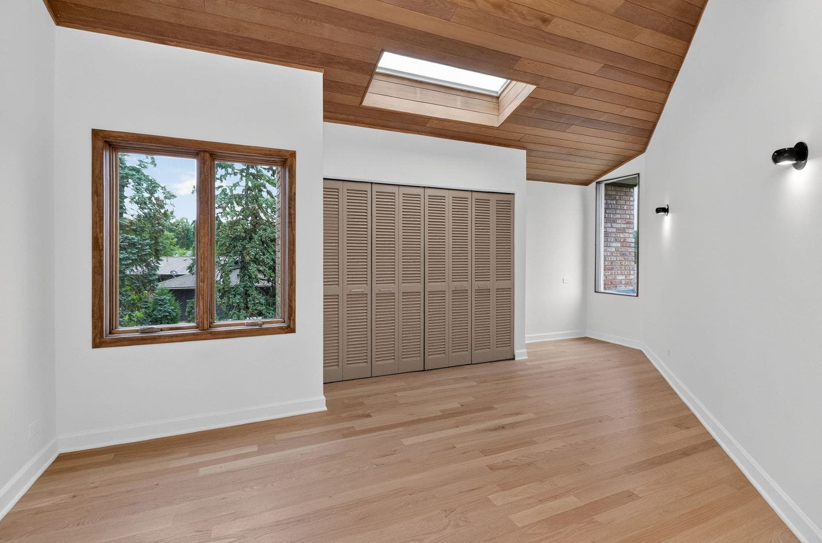 42 Royal Vale Drive, Oak Brook, IL 60523 Each room tells its own story and are flexible by