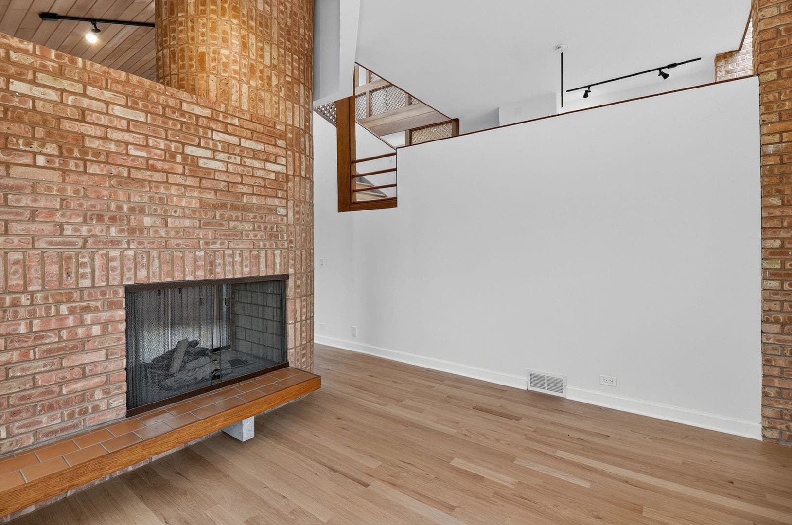 42 Royal Vale Drive, Oak Brook, IL 60523 The Den is really a flex room for reading, music,