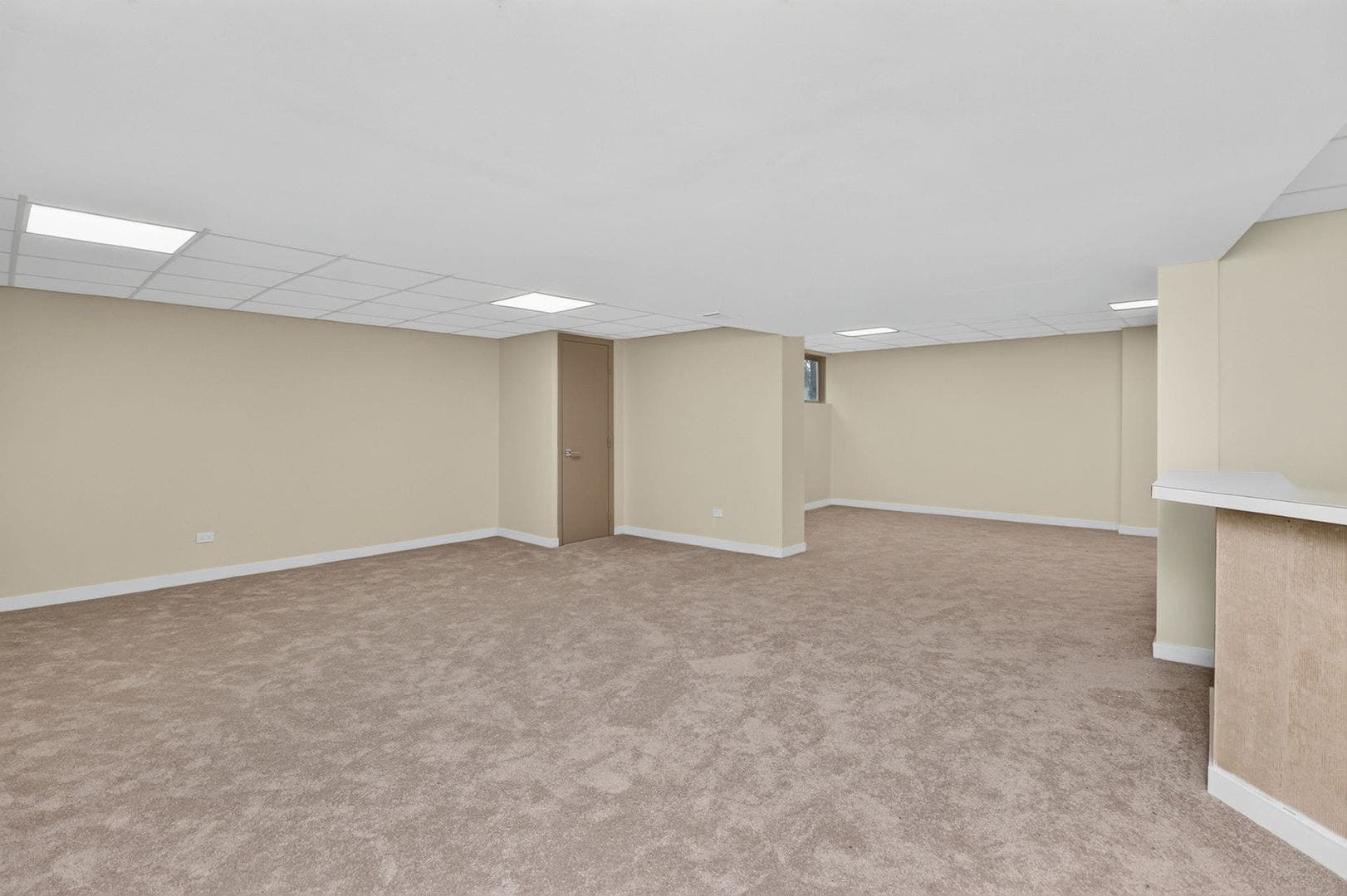 42 Royal Vale Drive, Oak Brook, IL 60523 The basement has two windows, 8'+ ceiling, and is