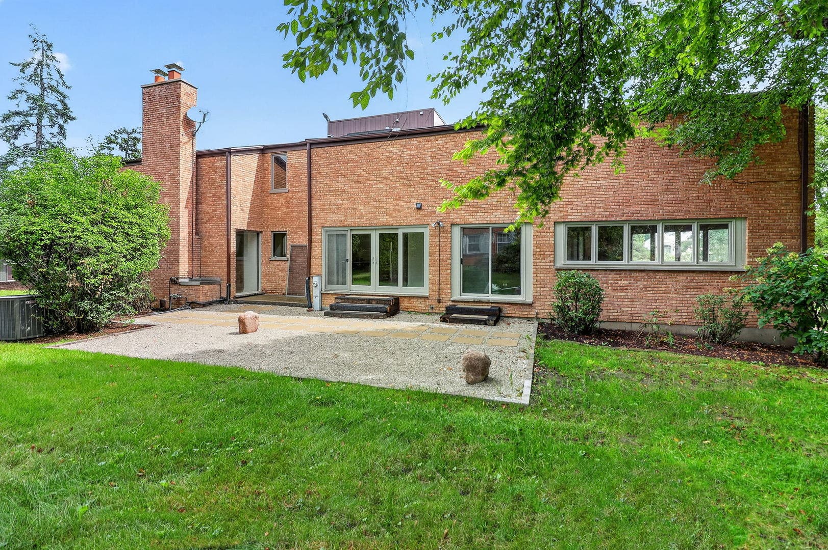 42 Royal Vale Drive, Oak Brook, IL 60523 The house is on a .62 acre parcel