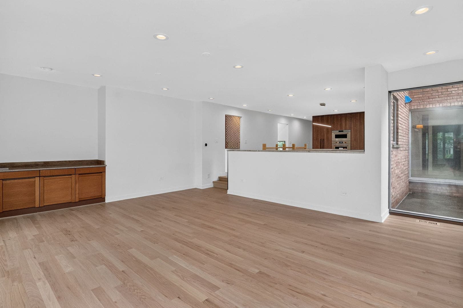 42 Royal Vale Drive, Oak Brook, IL 60523 The seller removed a larger wall between the Kitch