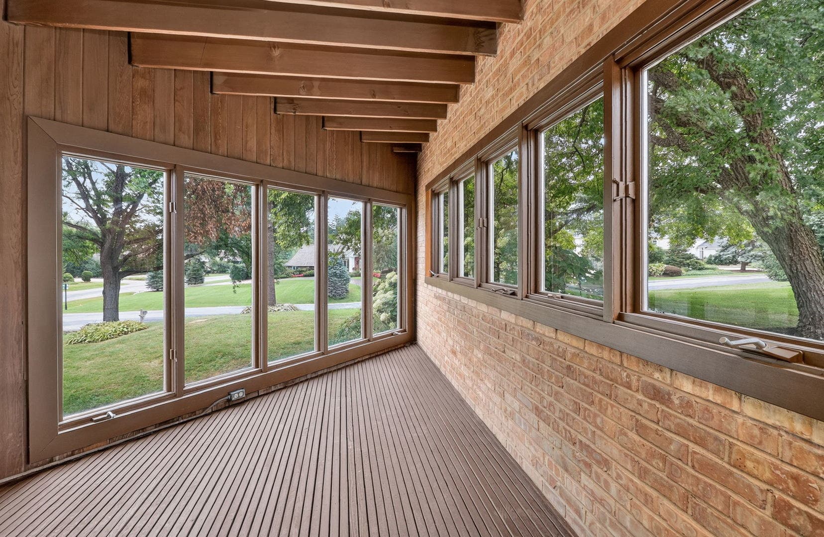 42 Royal Vale Drive, Oak Brook, IL 60523 The home also features numerous semi- and fully-ou