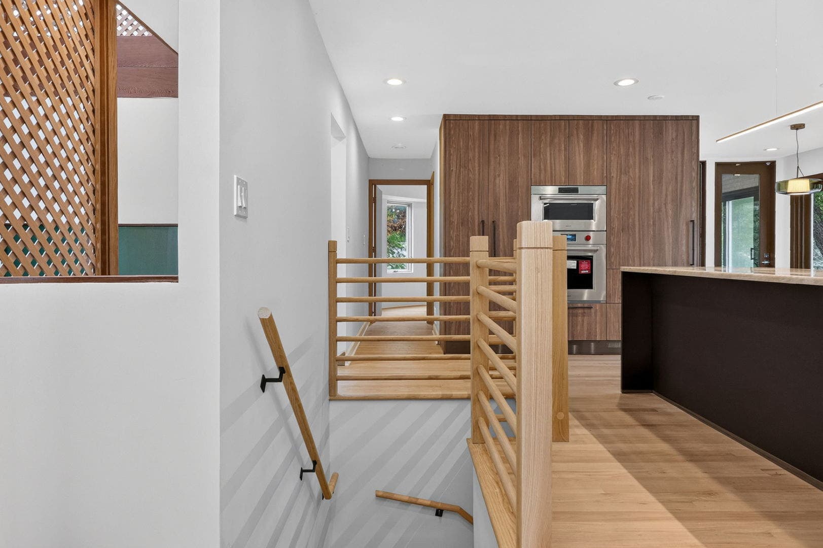 42 Royal Vale Drive, Oak Brook, IL 60523 The staircase of of the Kitchen leads to the Garag