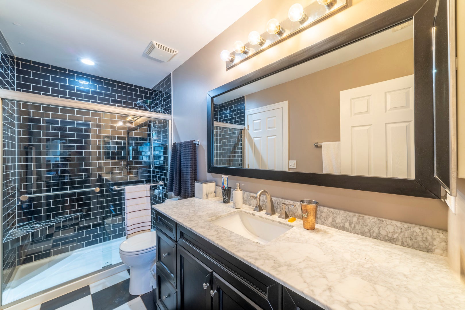 135 Enclave Circle, #B, Bolingbrook, IL 60440 135 Enclave Circle, #B, Bolingbrook, IL 60440